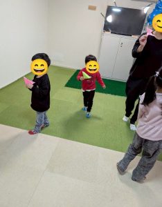 5月リトミックちょうちょ7日①2人