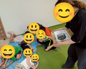 7月リトミック④スカーフ寝る