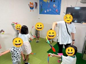 ８月リトミック②リボン１
