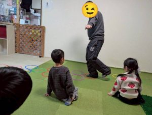 1月リトミックケンケンパ先生