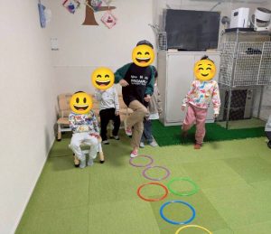 1月リトミックケンケンパ子ども