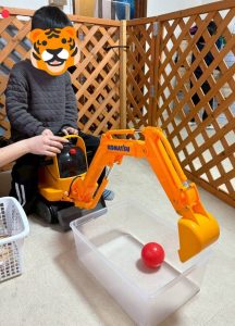 豆まきショベルカー９