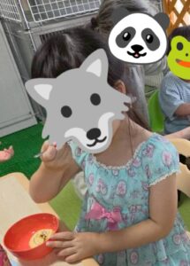 ケーキ食べる１