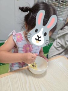 ケーキ食べる４